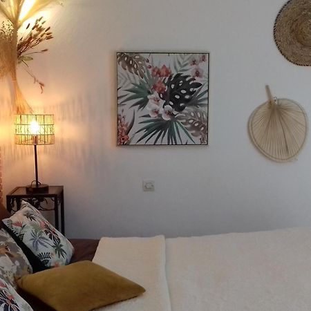 Les Chardons Bleus Bed & Breakfast Lorgues Exterior photo