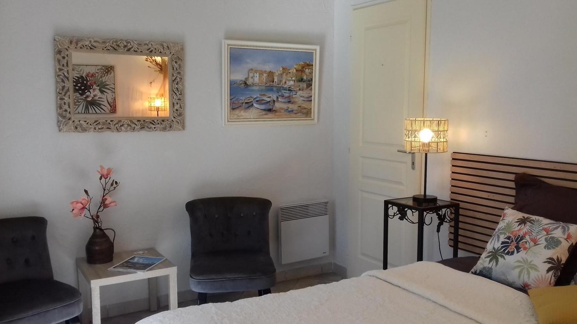 Les Chardons Bleus Bed & Breakfast Lorgues Exterior photo